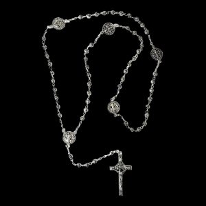 cadena con crucifijo 2